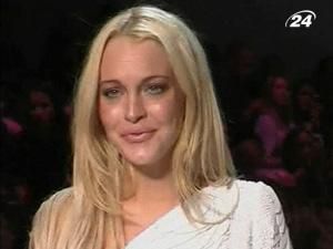 Ліндсі Лохан викрутила руку медсестрі в реабілітаційній клініці Ліндсі Лохан викрутила руку медсестрі в реабілітаційній клініці