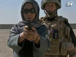 В Афганістані жінкам дозволили служити у поліції В Афганістані жінкам дозволили служити у поліції
