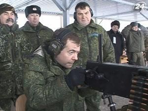 Медведєв привітав ратифікацію Сенатом США договору про СНО Медведєв привітав ратифікацію Сенатом США договору про СНО