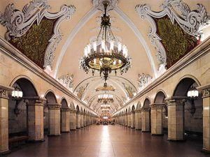 У московському метро встановлюють металошукачі У московському метро встановлюють металошукачі