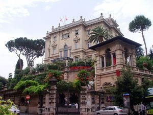 Стався вибух у швейцарському посольстві в Римі, людина поранена Стався вибух у швейцарському посольстві в Римі, людина поранена