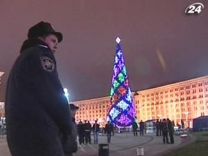В Новорічну ніч українців охоронятимуть 15 тисяч стражів порядку В Новорічну ніч українців охоронятимуть 15 тисяч стражів порядку