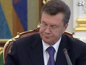 У Києві перекрили вулицю, щоб Янукович міг звернутись У Києві перекрили вулицю, щоб Янукович міг звернутись