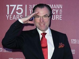 Клеменс Тьоніс проти таємних домовленостей Нойєра Клеменс Тьоніс проти таємних домовленостей Нойєра