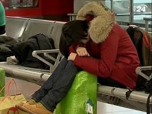 Сотні європейців зустріли Різдво в аеропортах Сотні європейців зустріли Різдво в аеропортах