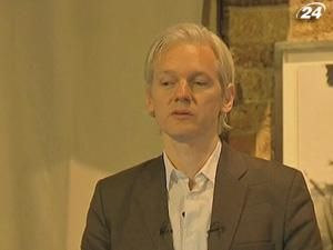 Ассанж напише автобіографію Ассанж напише автобіографію