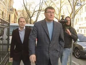 Луценка затримали за затягування ознайомлення зі справою Луценка затримали за затягування ознайомлення зі справою