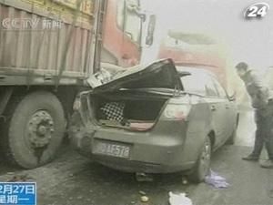 На півдні Китаю зіштовхнулись 100 автомобілів На півдні Китаю зіштовхнулись 100 автомобілів