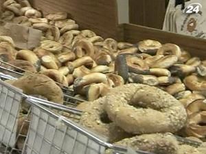 У Монреалі виготовляють бублики за спеціальним рецептом У Монреалі виготовляють бублики за спеціальним рецептом