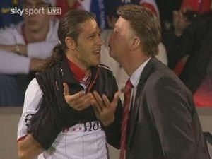 Мартін Демікеліс по-дружньому попрощався з Ван Ґаалем Мартін Демікеліс по-дружньому попрощався з Ван Ґаалем