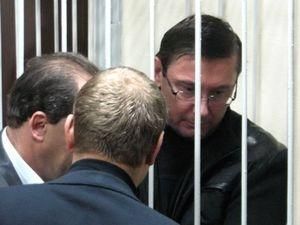 Адвокати Луценка оскаржуватимуть його арешт (ВІДЕО) Адвокати Луценка оскаржуватимуть його арешт (ВІДЕО)
