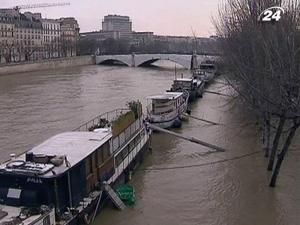 Франція: через снігопади та зливи Сена вийшла з берегів Франція: через снігопади та зливи Сена вийшла з берегів