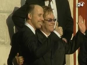 Елтон Джон став батьком Елтон Джон став батьком