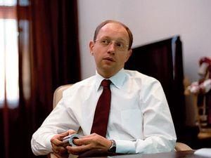 Яценюк подарує Путіну історичні книги Яценюк подарує Путіну історичні книги