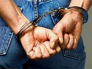 На Луганщині злодій застряг у кватирці На Луганщині злодій застряг у кватирці