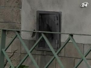 У передмісті Парижа крадії підірвали банкомат У передмісті Парижа крадії підірвали банкомат