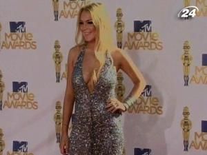 Ліндсей Лохан залишила реабілітаційну клініку Ліндсей Лохан залишила реабілітаційну клініку