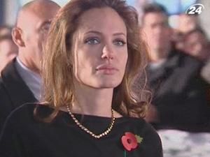 Анджеліна Джолі та Бред Пітт влаштували "весільну" фото сесію Анджеліна Джолі та Бред Пітт влаштували "весільну" фото сесію