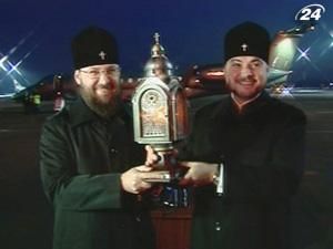 Делегація Української православної церкви літаком привезла Віфлеємський вогонь