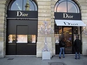 У Каннах пограбували магазин Christian Dior У Каннах пограбували магазин Christian Dior