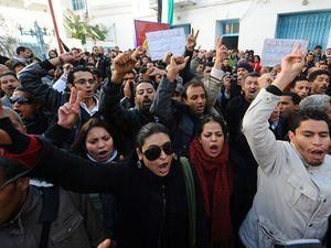Через масові заворушення у Тунісі закрили всі навчальні заклади