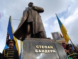 Губернатори протестують проти рішення Януковича по Бандері