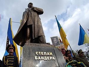 Завтра біля пам’ятника Бандері у Львові відбудеться сесія обласної ради