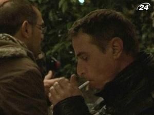 Іспанські курці пристосовуються до умов тотальної заборони тютюнопаління Іспанські курці пристосовуються до умов тотальної заборони тютюнопаління