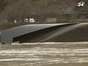 В Німеччині у ріці Рейн затонув танкер В Німеччині у ріці Рейн затонув танкер