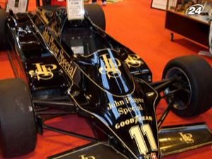 "Lotus Renault GP" представила нову ліврею боліда
