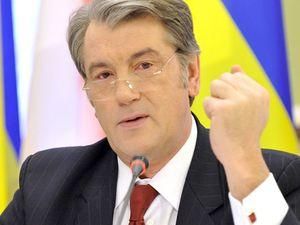 Ющенко буде захищати в суді звання героїв України для Бандери та Шухевича