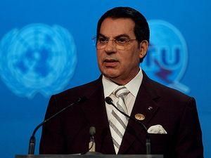 Президент Тунісу втік з країни