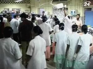 В Індії у тисняві загинули близько сотні людей В Індії у тисняві загинули близько сотні людей