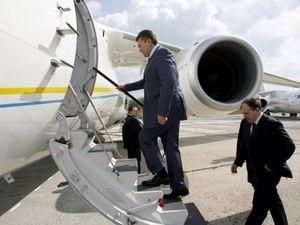 Янукович вилітає у Японію