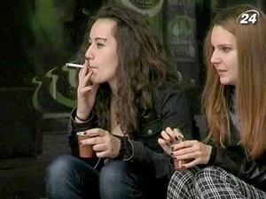 ВООЗ: Чоловіки через куріння помирають раніше, ніж жінки