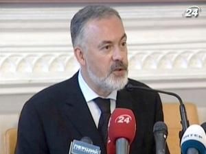 Азаров доручив Табачнику "навести порядок" із корупцією Азаров доручив Табачнику "навести порядок" із корупцією