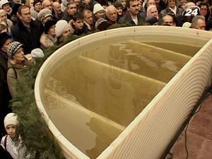 У Львові йорданську воду освятили спільною молитвою У Львові йорданську воду освятили спільною молитвою