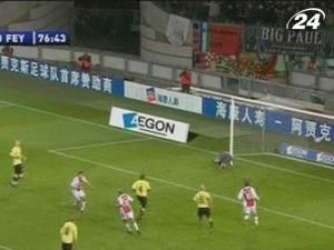 "Аякс" на власному полі переграв "Фейєноорд" "Аякс" на власному полі переграв "Фейєноорд"