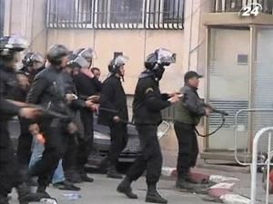 В Тунісі заарештовані 33 родичі скинутого президента В Тунісі заарештовані 33 родичі скинутого президента