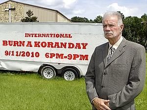 Великобританії заборонила в’їзд пастору, який хотів спалити Коран Великобританії заборонила в’їзд пастору, який хотів спалити Коран