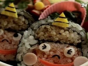 У Японії художньо прикрашають порційні обіди У Японії художньо прикрашають порційні обіди