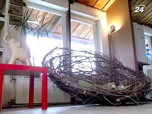 У Дніпропетровську кераміст Сергій Горбань створив крісло-гніздо У Дніпропетровську кераміст Сергій Горбань створив крісло-гніздо