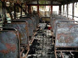 Пакистан: бензовоз врізався у пасажирський автобус
