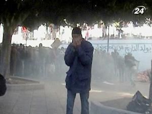 У Тунісі поліція розігнала демонстрантів У Тунісі поліція розігнала демонстрантів