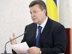 Янукович подарував українській бібліотеці в Москві свої книжки