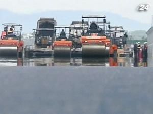 Організатори гран-прі Китаю ремонтують трасу Організатори гран-прі Китаю ремонтують трасу