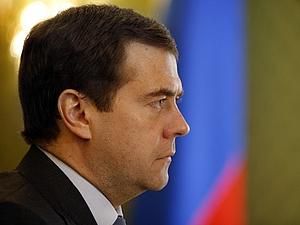 Медведєв: Терористи мали на меті зірвати мою поїздку в Давос Медведєв: Терористи мали на меті зірвати мою поїздку в Давос