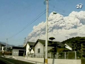 В Японії почалося виверження вулкану “Сінмое”