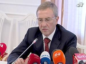 Азаров доручив Попову знайти Черновецького Азаров доручив Попову знайти Черновецького