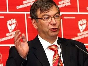 Сергія Луценка викликали в Генпрокуратуру через ніби-то погрози слідчому Сергія Луценка викликали в Генпрокуратуру через ніби-то погрози слідчому